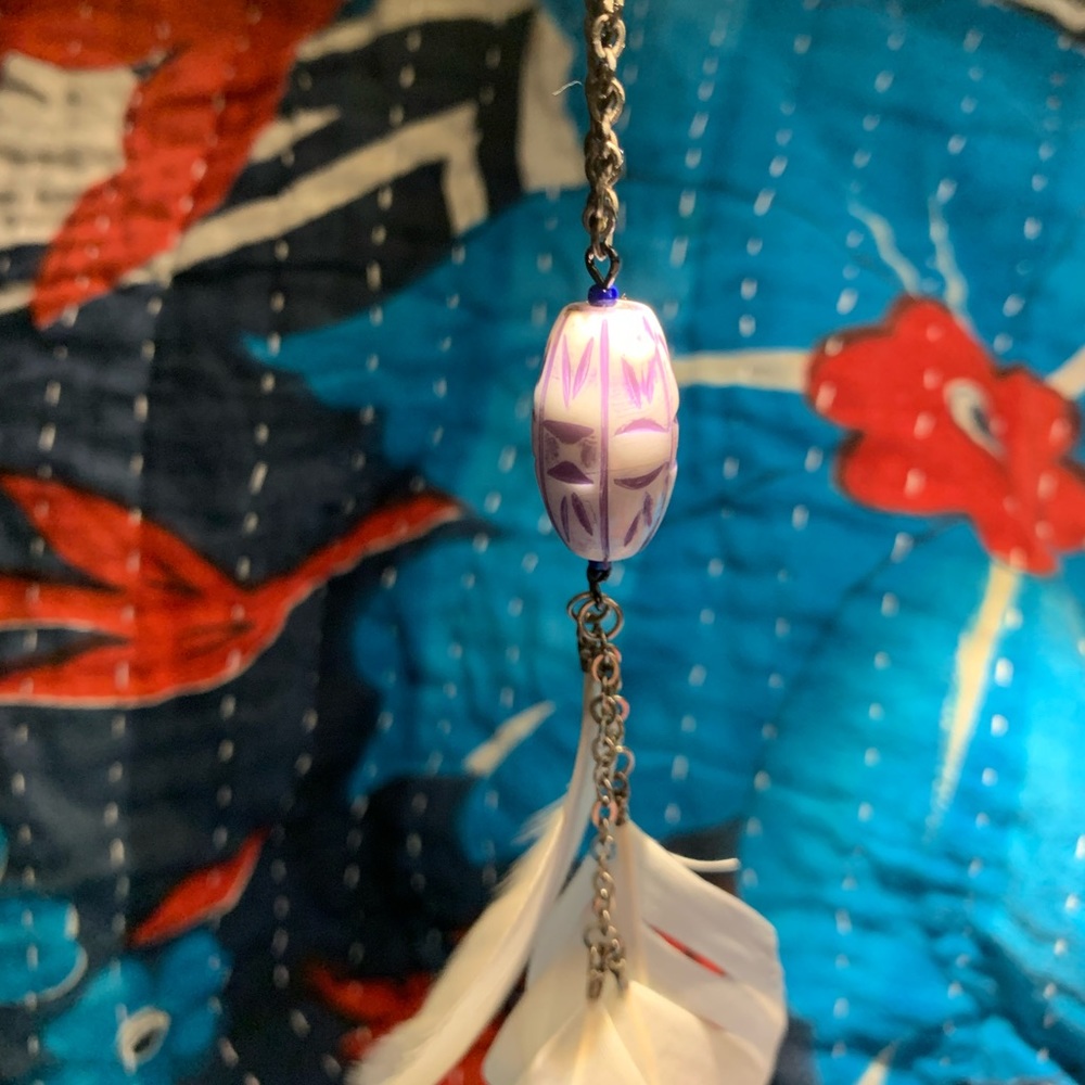 Beaded feather necklace - Picture 5 of 10